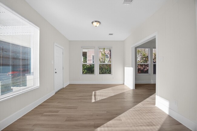 Building Photo - 304 W Vulcan St