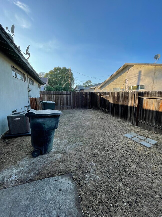 Building Photo - 7179 Palm Ave