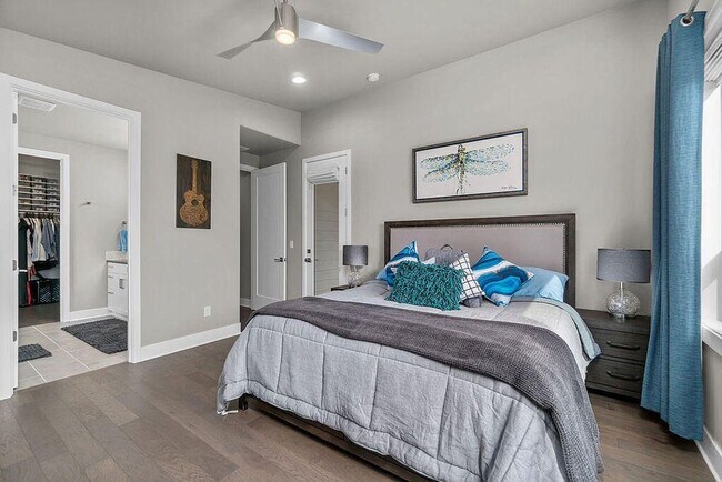 Building Photo - Home on the River in NW Bend