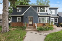 Building Photo - 3BR/2Bath Beautiful Lower Level Duplex Ava...