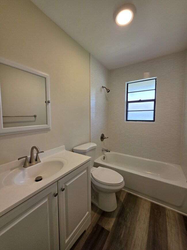 Building Photo - 2455 Thomasson Dr