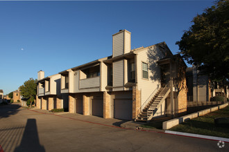 Building Photo - Broadmoor Villas