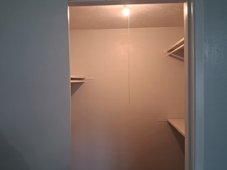 Building Photo - 563 Cumberland Dr