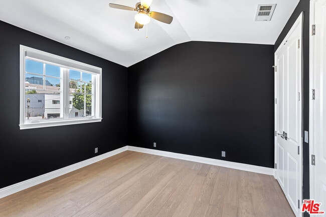 Building Photo - 1510 S Carmelina Ave