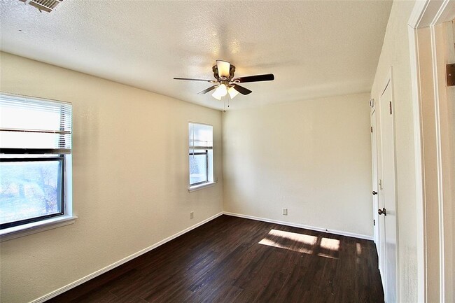 Building Photo - 2336 Heatherfield Ln