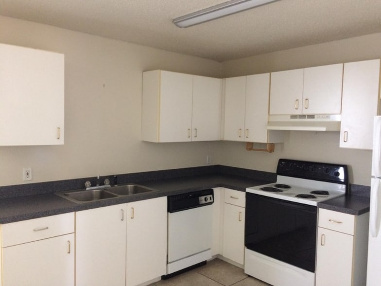 Building Photo - 610 24th St