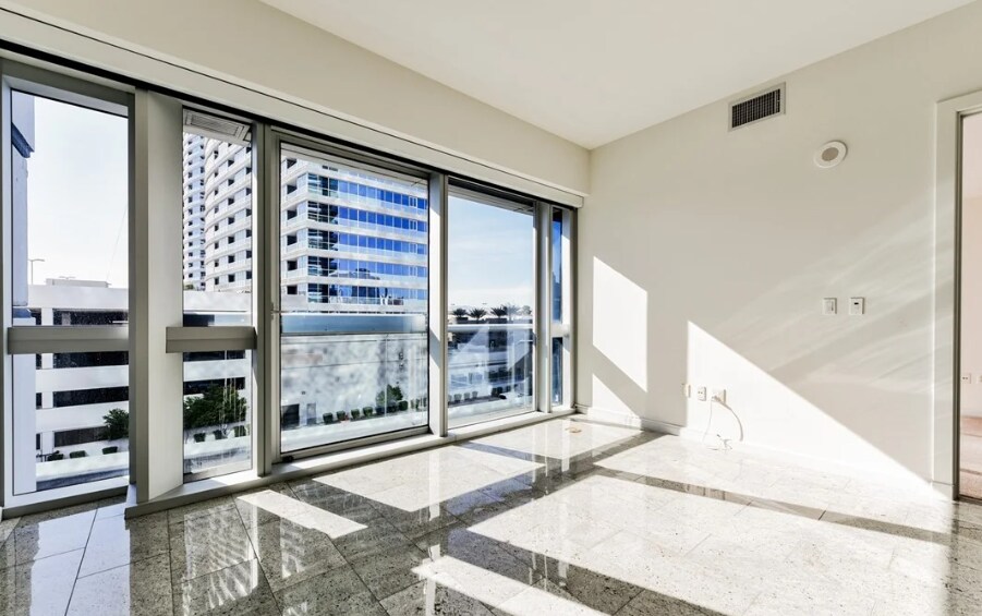 Building Photo - 4471 Dean Martin Dr