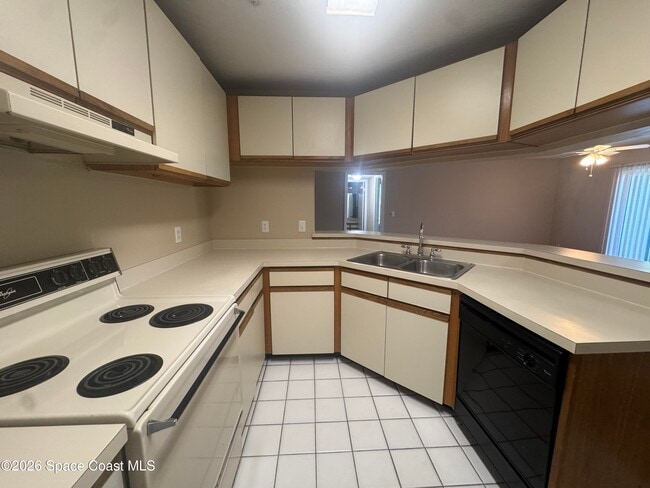 Building Photo - 7667 N Wickham Rd