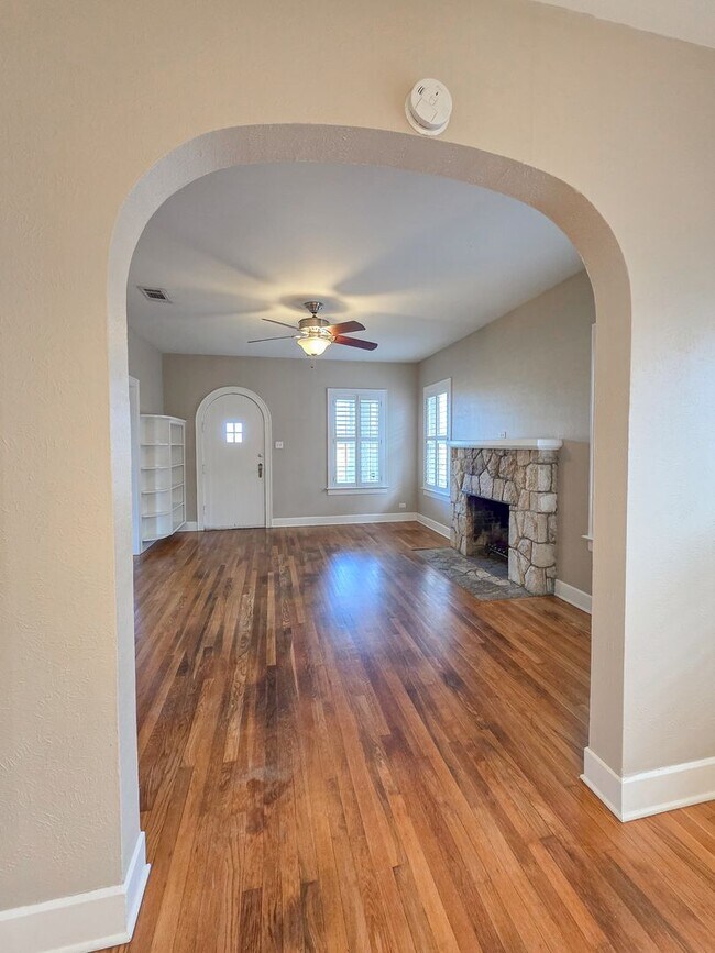 Building Photo - 3901 Red River St