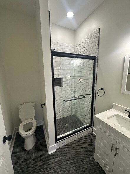 Building Photo - 81 Warren St