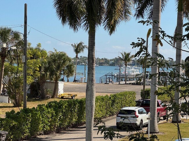 Building Photo - 4800 N Flagler Dr