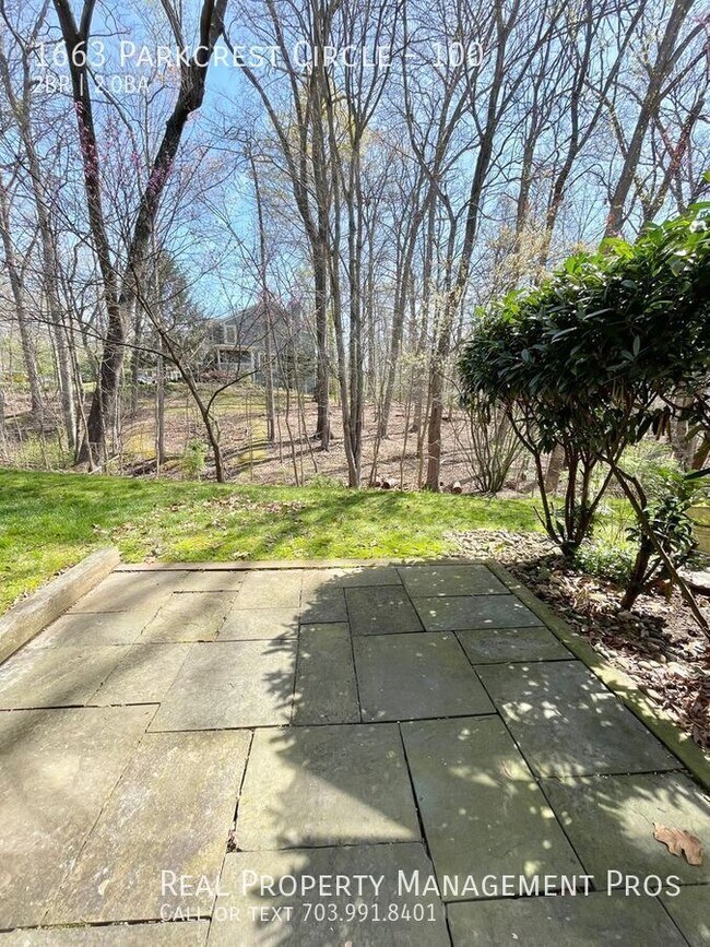 Building Photo - 1663 Parkcrest Cir