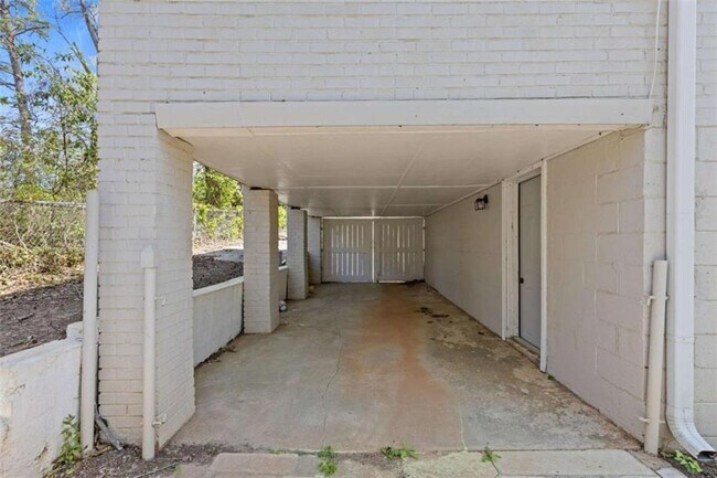 Building Photo - 2779 Horse Shoe Dr