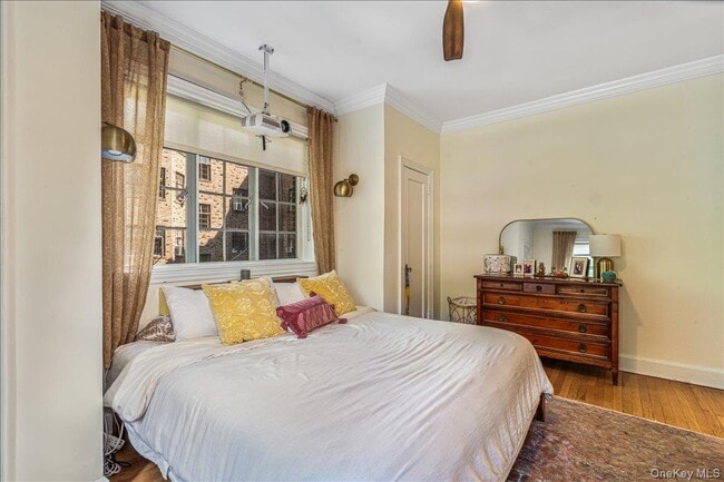 Building Photo - 38-30 Douglaston Pkwy