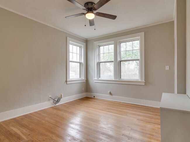 Building Photo - Charming 3BR/1B Conveniently Located Near Rhodes College!