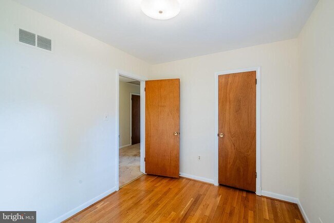 Building Photo - 6608 Fairlawn Dr