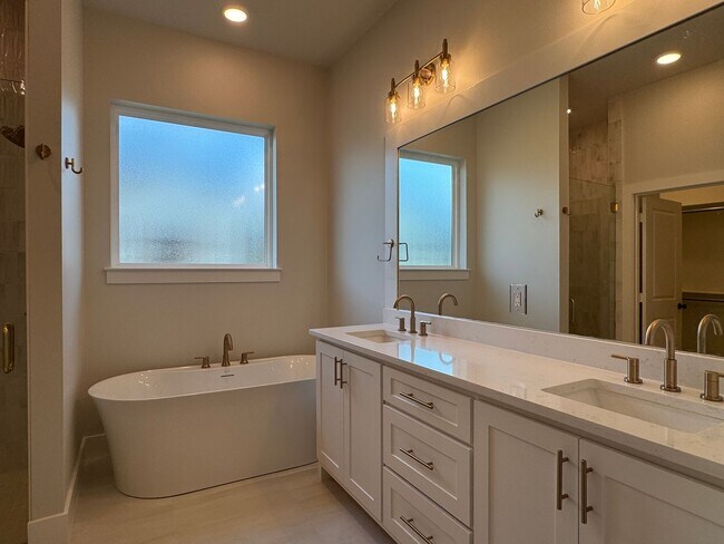 Building Photo - 9248 Villas Ct