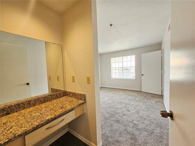 Building Photo - 7230 Westpointe Blvd