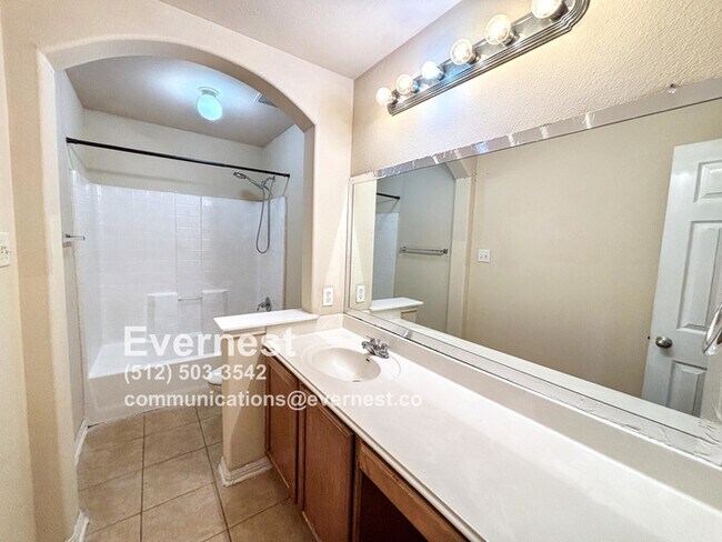 Building Photo - 4-Bedroom, 2.5-Bath Home with Easy Access ...