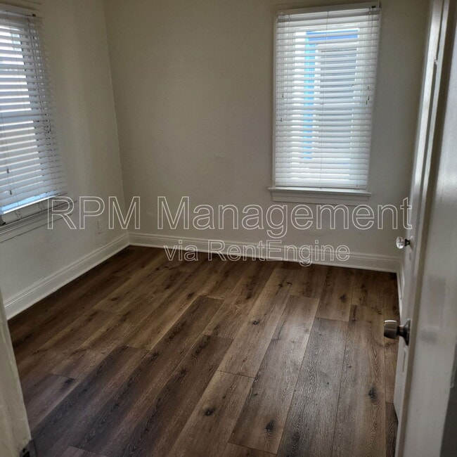 Building Photo - 831 1/3 N. Formosa Ave.