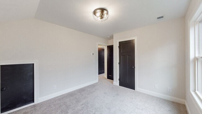 Building Photo - 232 Twin Cove Dr