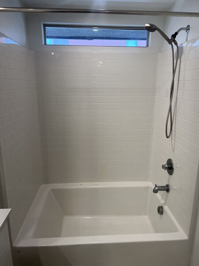 Building Photo - A Fabulous 2 Bedroom, 2 Bathroom townhome ...
