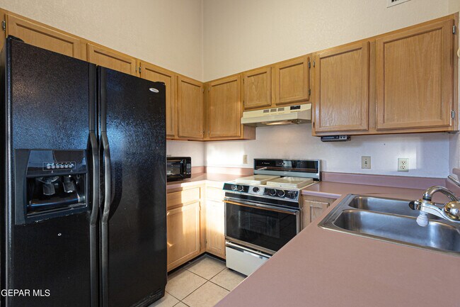 Building Photo - 801 Derrickson Dr