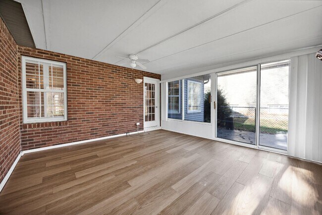 Building Photo - 1125 Oak St