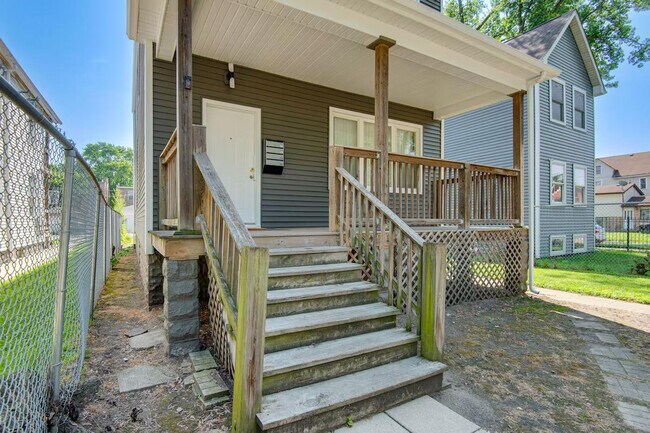Building Photo - 7353 S Kenwood Ave