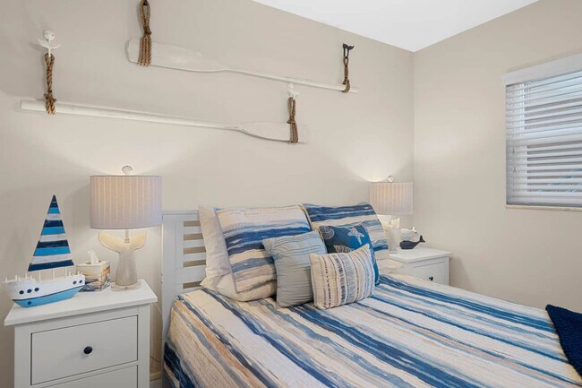 Building Photo - 10 Sunflower St