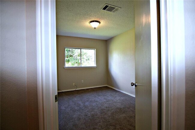 Building Photo - 2110 Jasper Ln