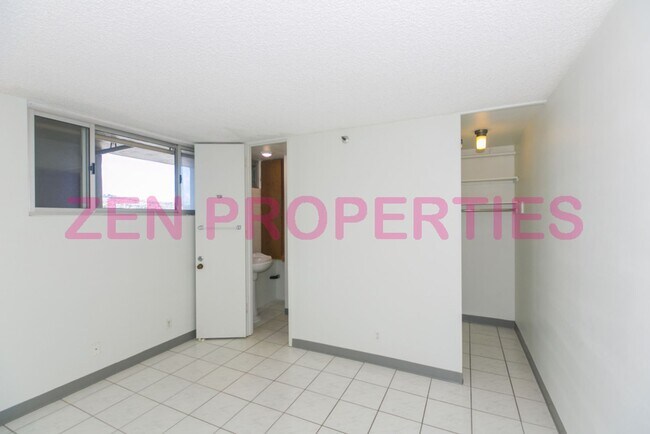 Building Photo - a 2 bdrm, 2 bath unit with 2 prkg at Fairway House for rent