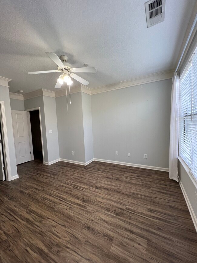 Building Photo - 400 17th St NW