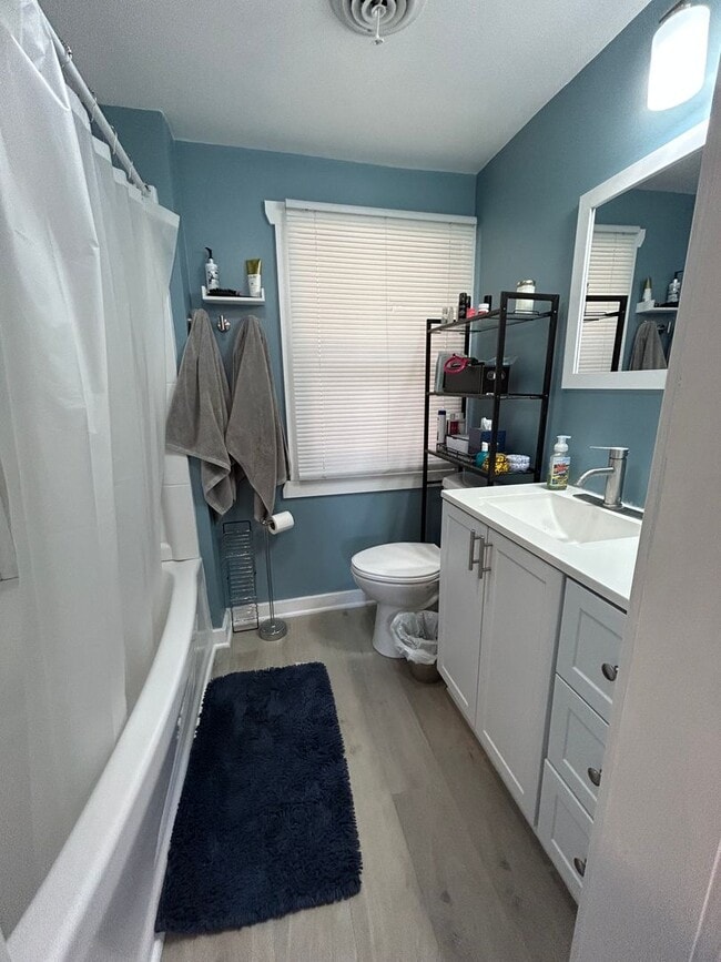 Building Photo - 5 Bedroom 3 Bathroom House in Weigent Hogan!