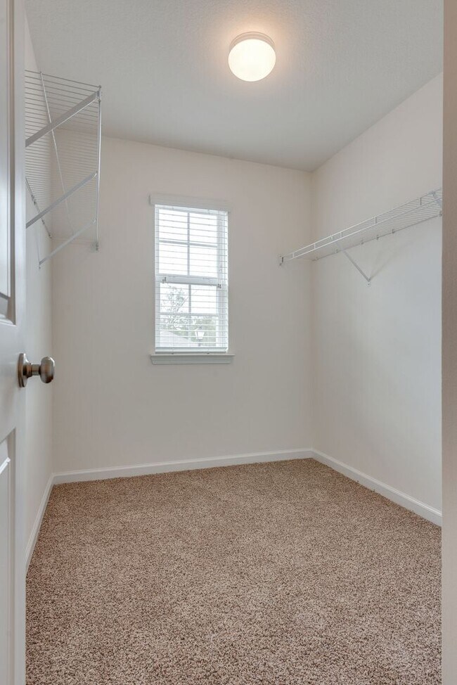 Building Photo - Beautiful 4-Bedroom Home - Wynfield Subdiv...