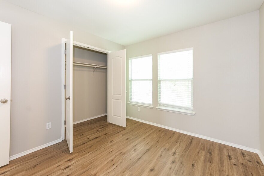 Building Photo - 507 McGarity
