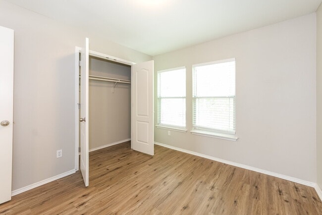 Building Photo - 507 McGarity