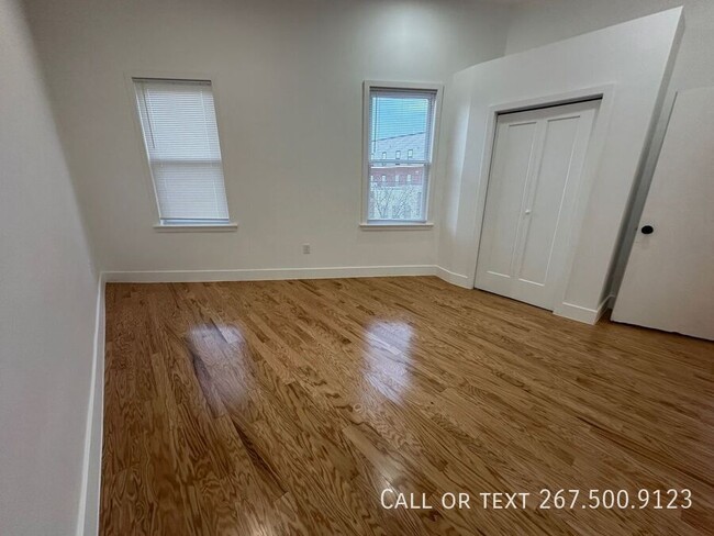 Building Photo - Large, Bi-level, newly renovated 2BR/2BA u...