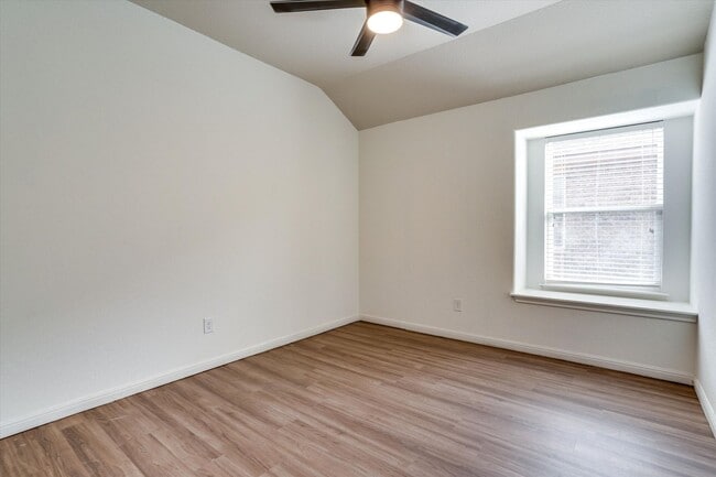 Building Photo - 5637 Sacco St