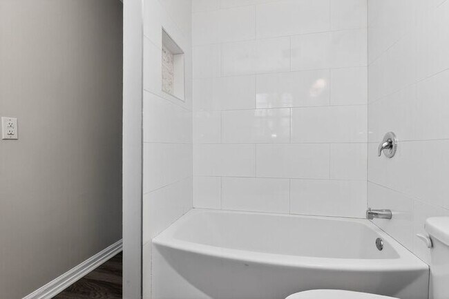 Building Photo - Updated 3BD/2BA Ranch in Lowell, NC!