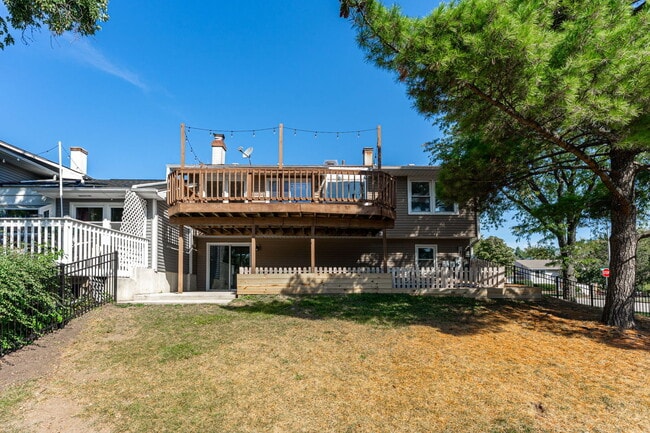 Building Photo - 147 Majestic Dr