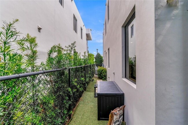 Building Photo - 9730 NW 74th Terrace