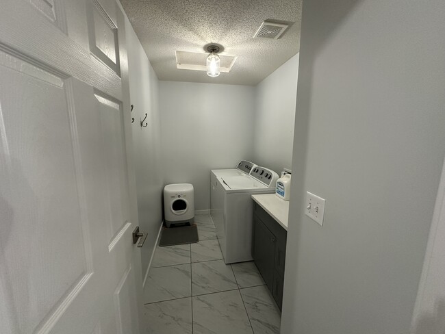 Building Photo - 1848 Parkway Ave