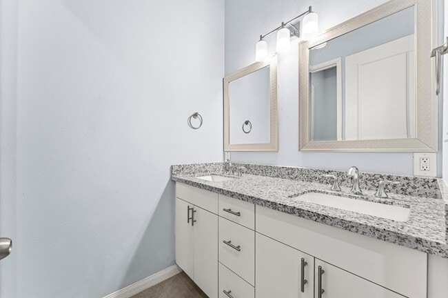 Building Photo - 18841 Elegance Ave