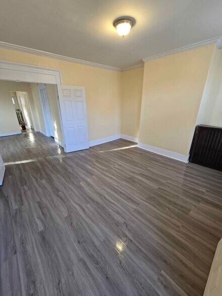 Building Photo - 541 5th Ave