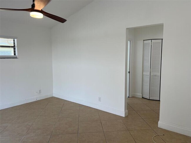 Building Photo - 371 Mohawk Ln