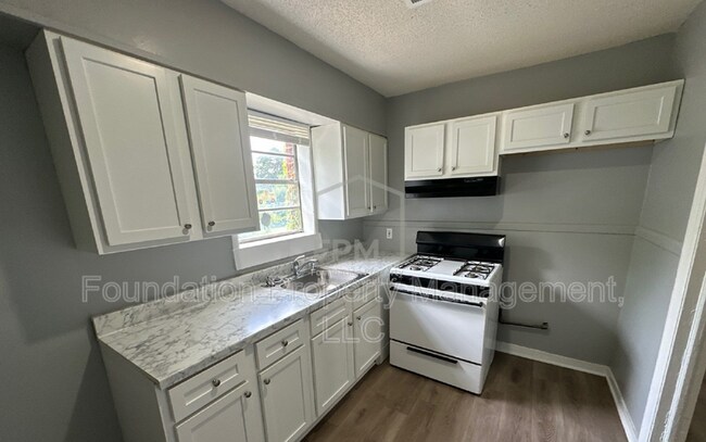 Building Photo - 1748 Benning St
