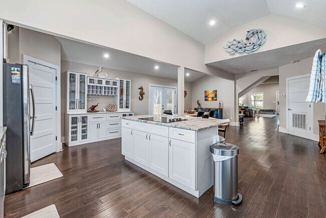 Building Photo - 76 Sanford St