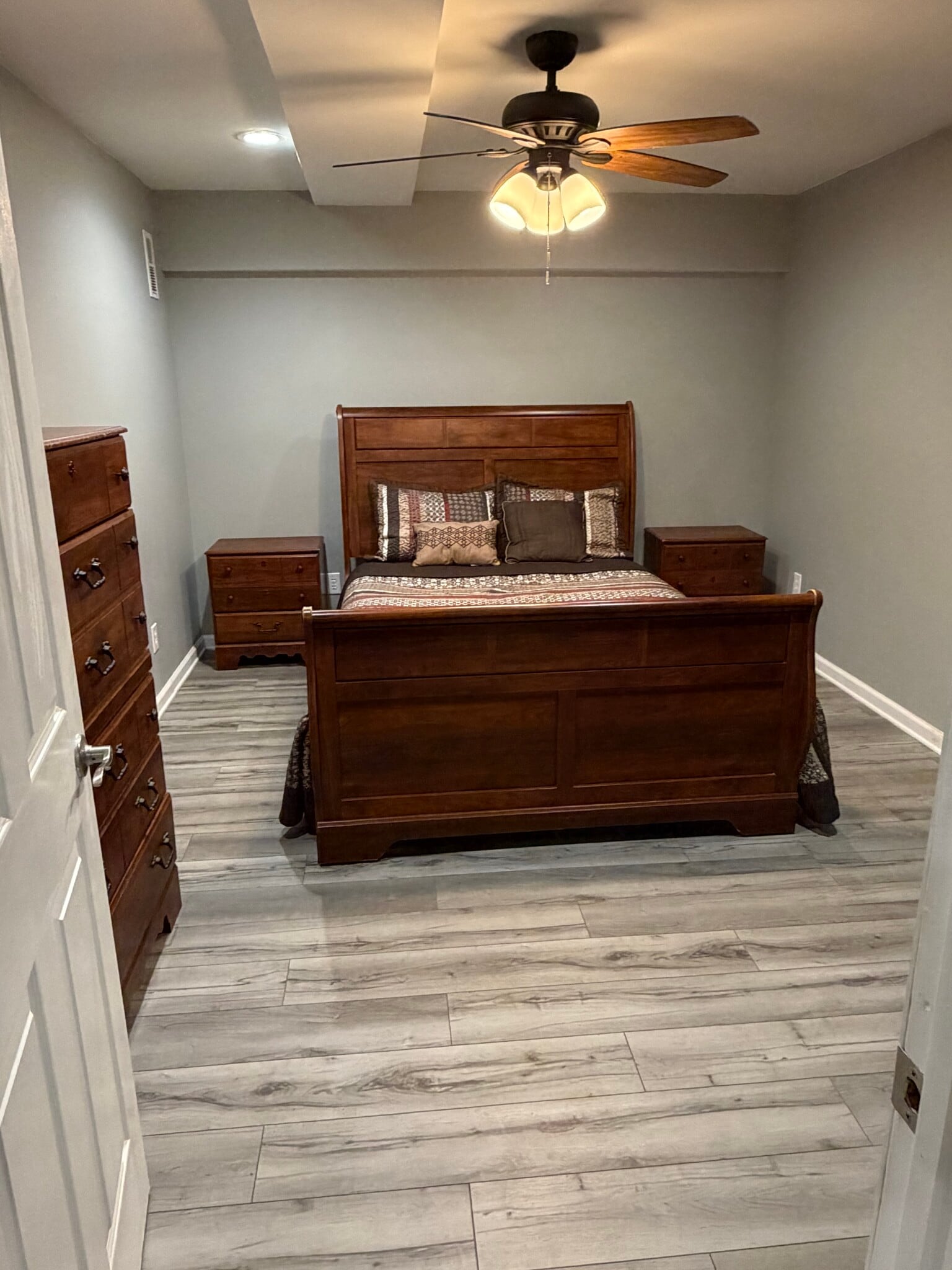 Building Photo - 220 Drumcliff Ct