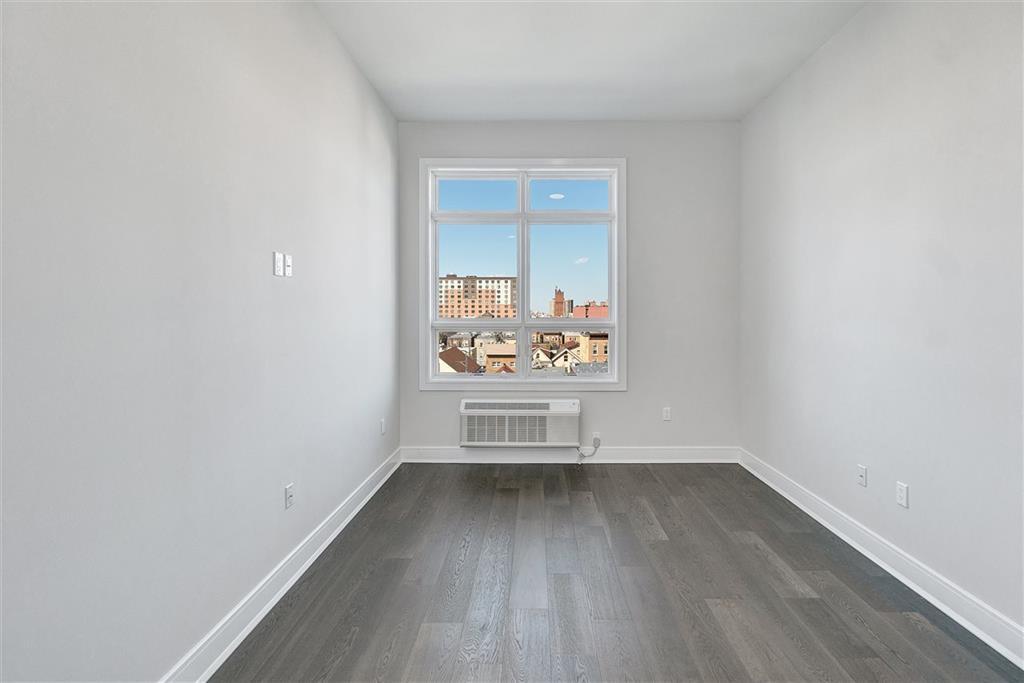 Building Photo - 119 Peter St